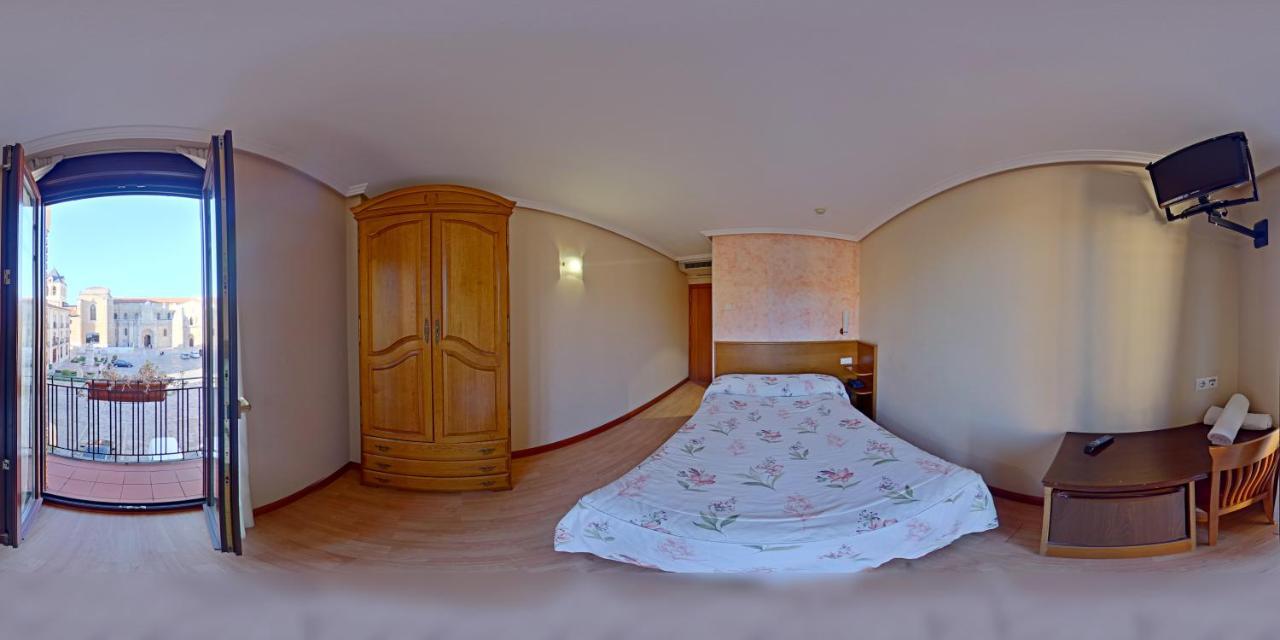 Hostal Restaurante Boccalino Леон Экстерьер фото
