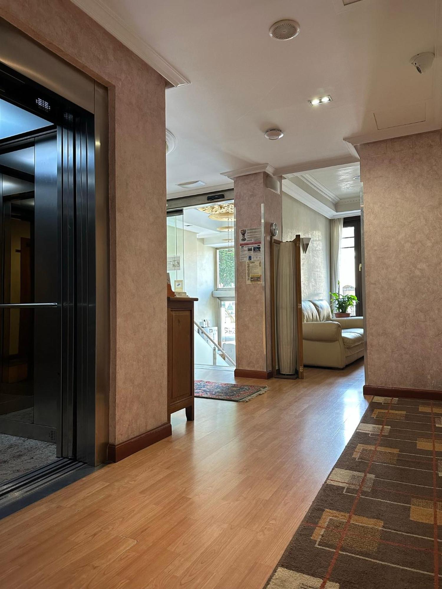 Hostal Restaurante Boccalino Леон Экстерьер фото