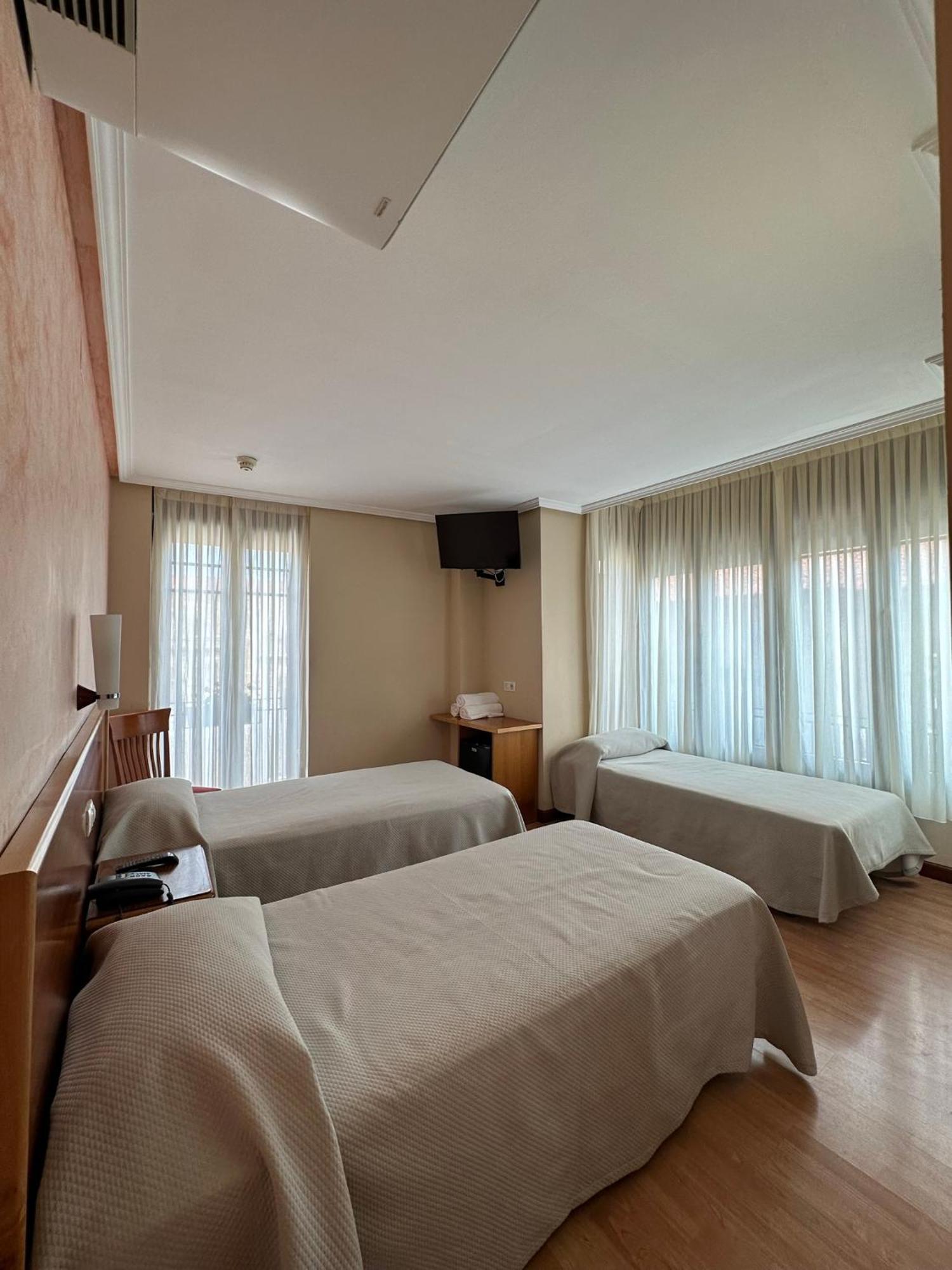 Hostal Restaurante Boccalino Леон Экстерьер фото