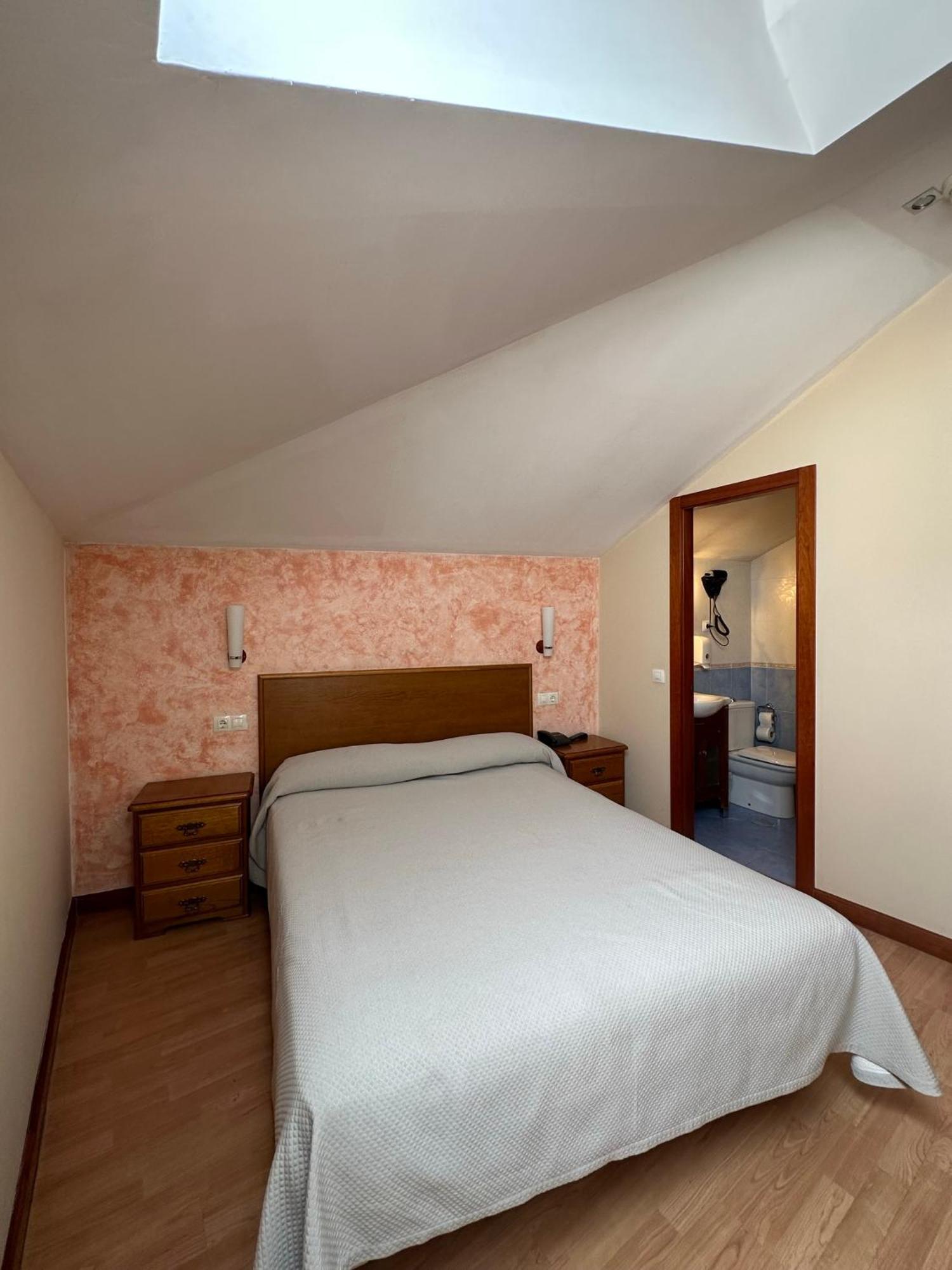 Hostal Restaurante Boccalino Леон Экстерьер фото