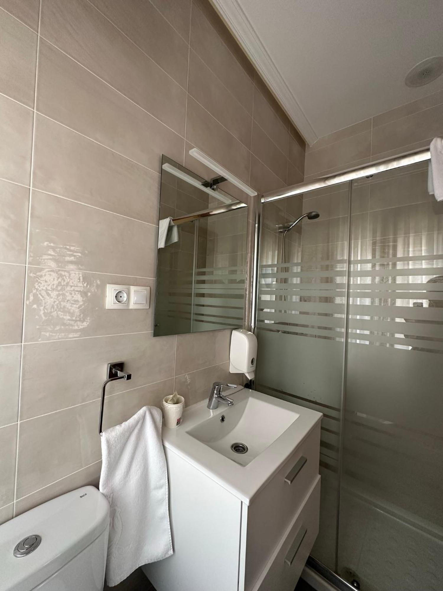 Hostal Restaurante Boccalino Леон Экстерьер фото