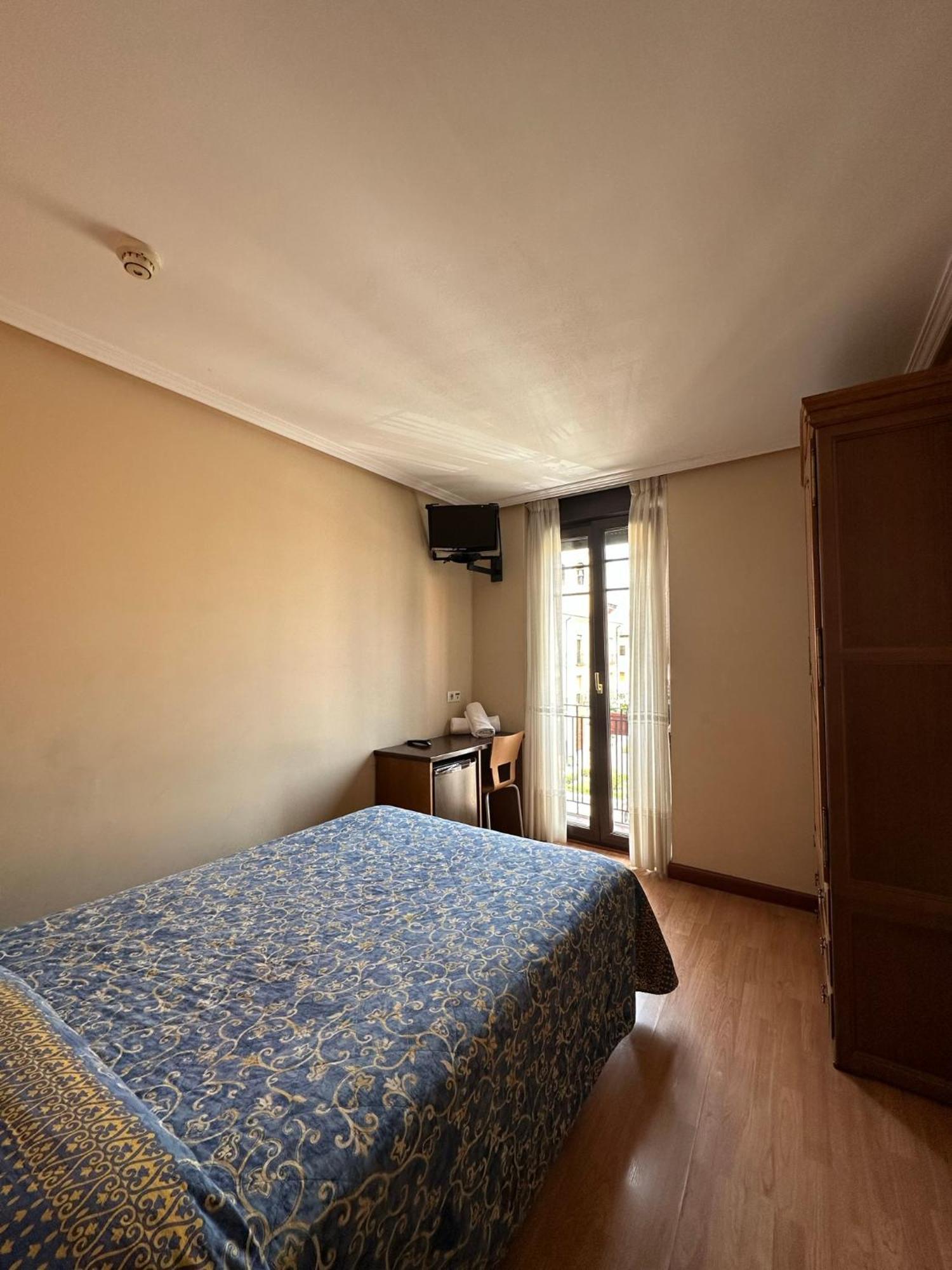 Hostal Restaurante Boccalino Леон Экстерьер фото