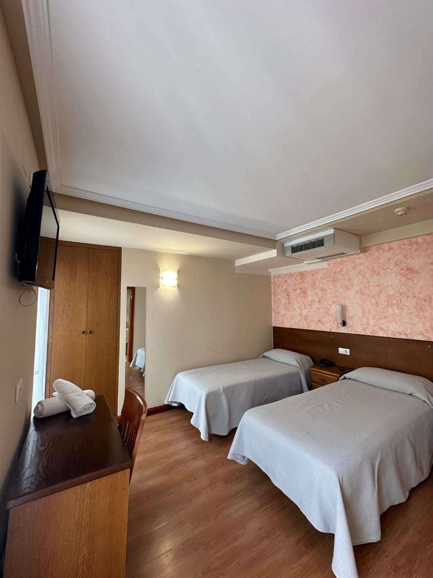 Hostal Restaurante Boccalino Леон Экстерьер фото